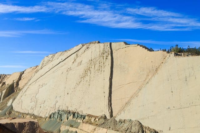 wall-of-dinosaur-tracks-in-cal-orcko-bolivia-AdventureDinosaurs