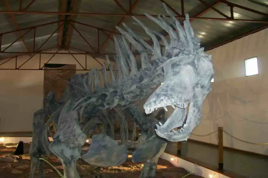 dinosaur with spikes on head and back